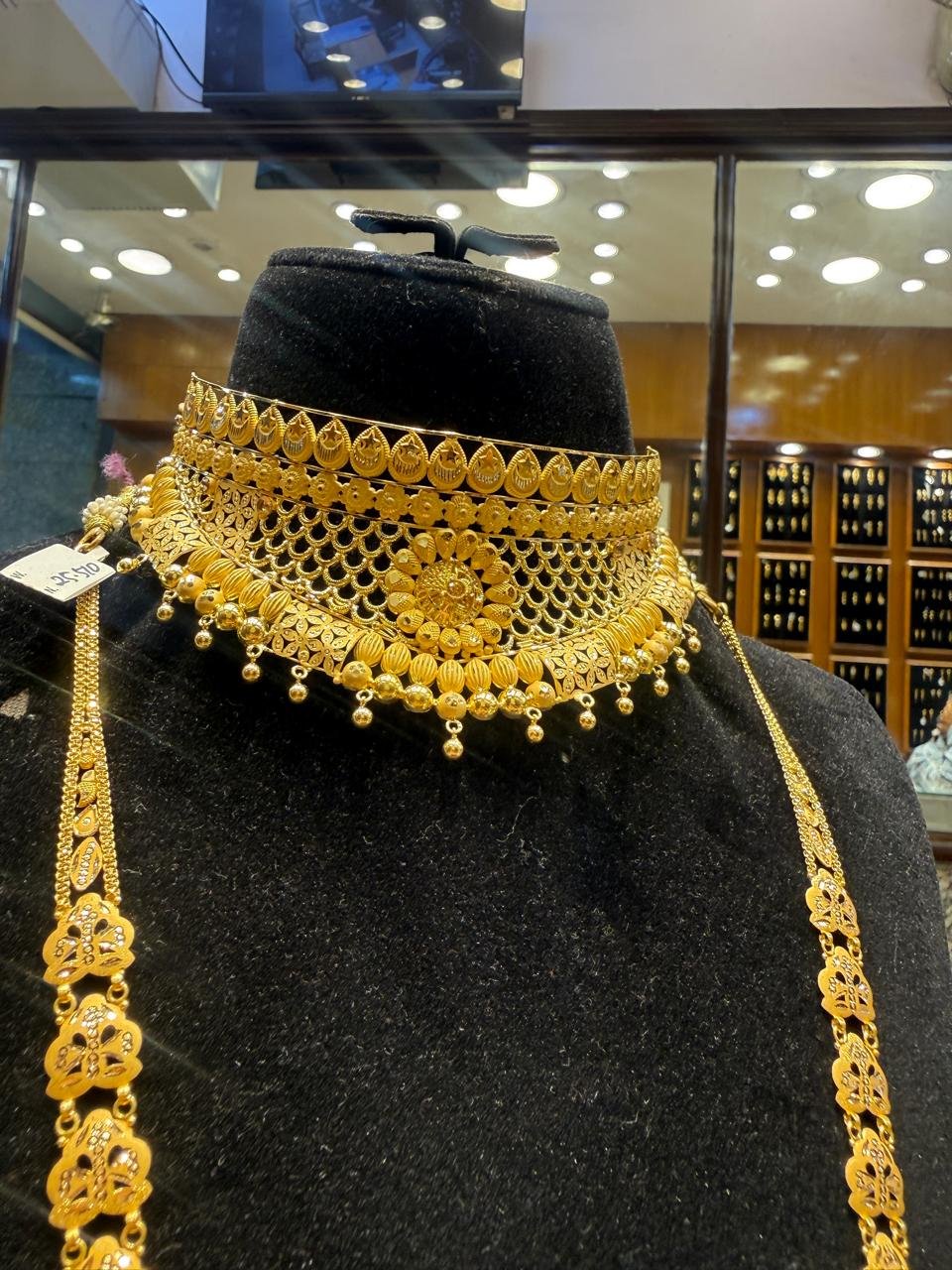 A layered gold choker with a star-patterned border